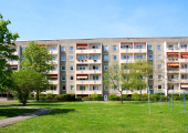 Sanierte 2-Raum Wohnung mit Dusche und Balkon.