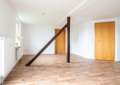 Einziehen und wohlfühlen. Charmante Dachgeschoss-Wohnung mit Dusche und Balkon zu vermieten