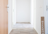 Hell und modern! Frisch sanierte 2-Raum Wohnung mit Aufzug und Balkon zu vermieten (nur mit WBS!)