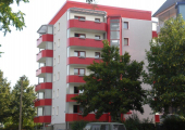 Moderne 2-Raum-Wohnung mit Aufzug und großem Balkon.