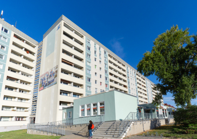 Erstbezug nach Sanierung! Moderne 2-Raum Wohnung mit Aufzug, Dusche und Balkon.